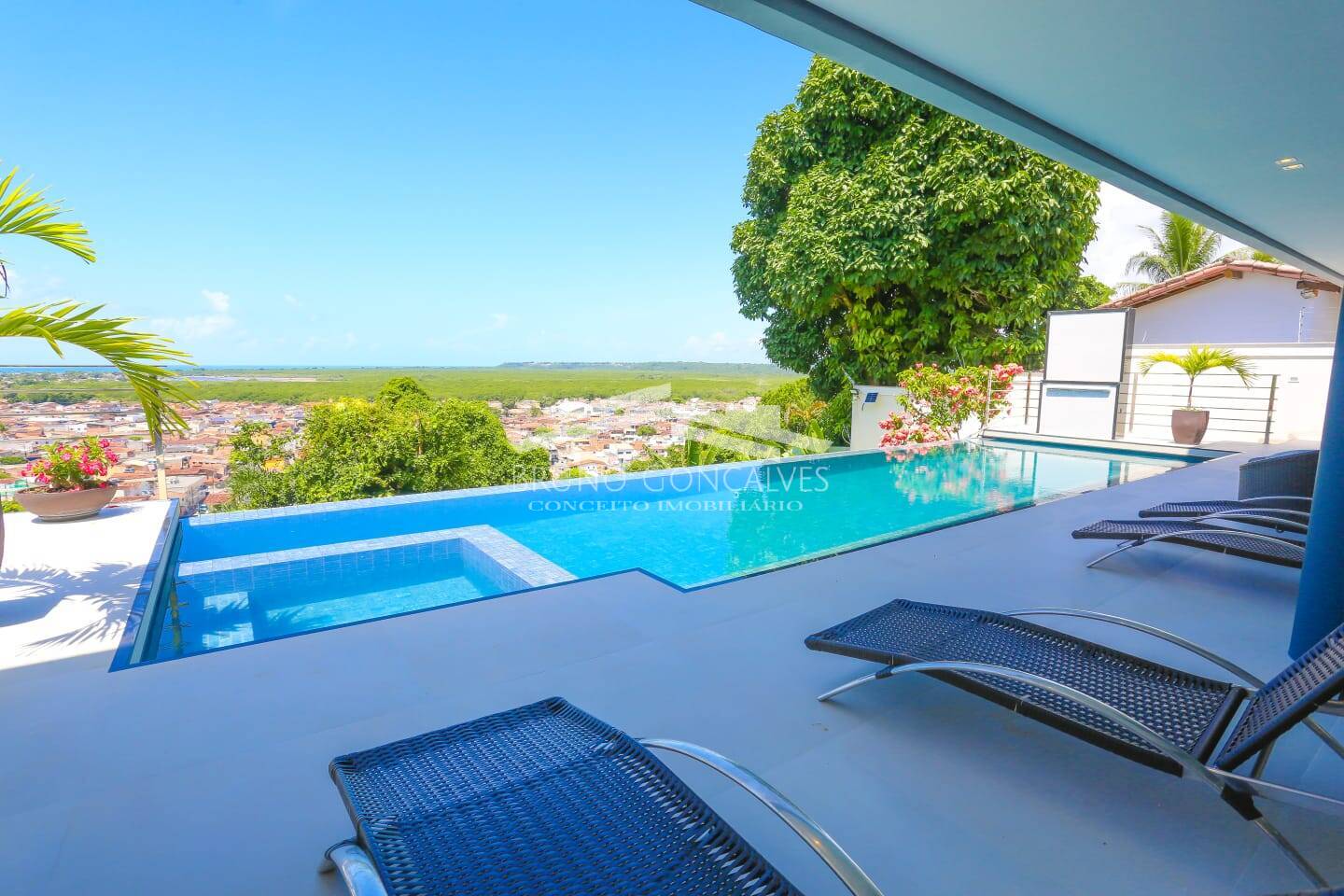 Casa à venda com 4 quartos, 450m² - Foto 2
