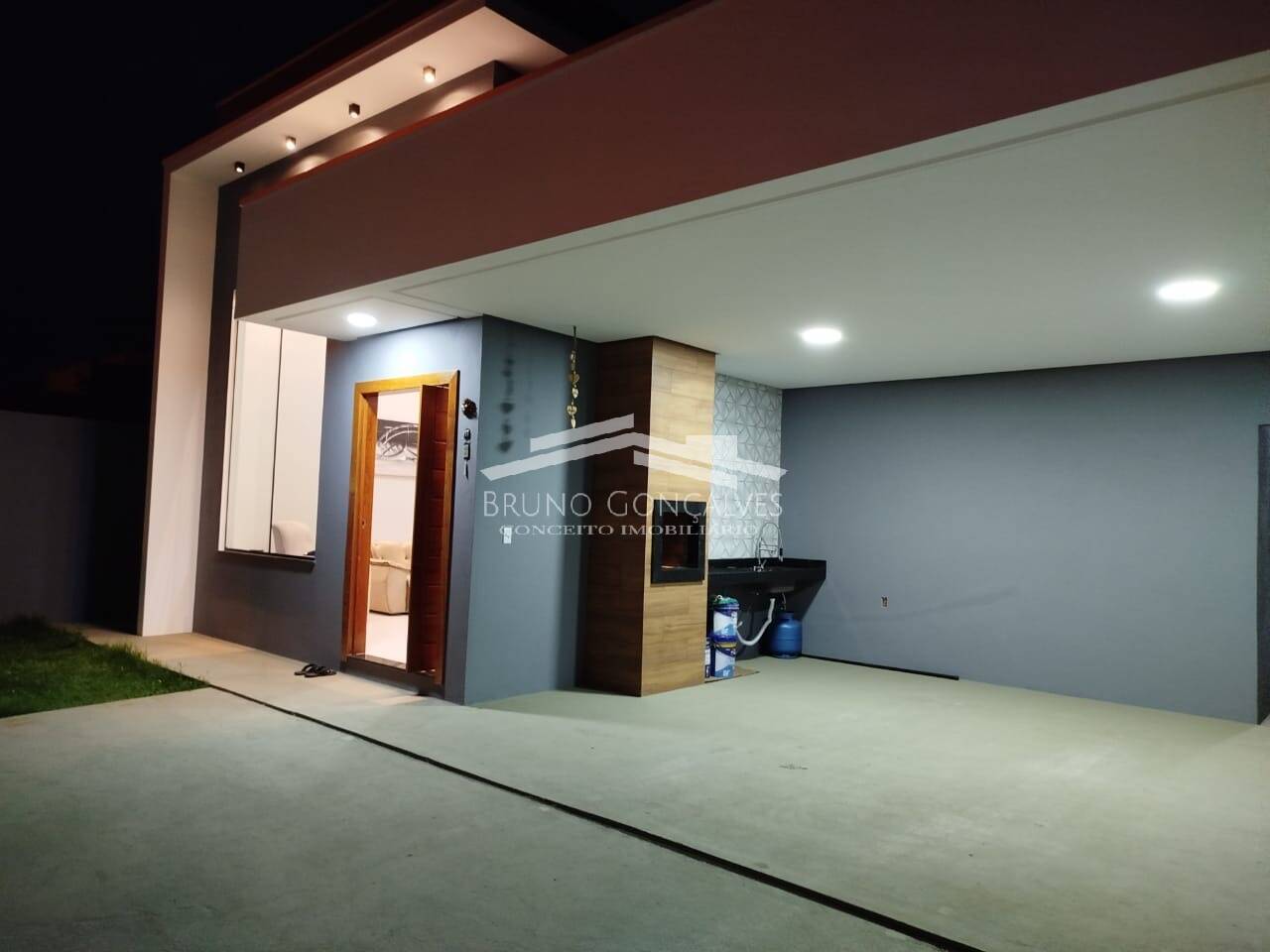 Casa à venda com 3 quartos, 246m² - Foto 1