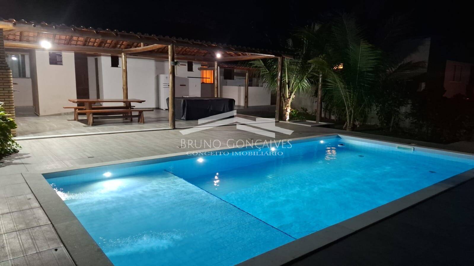 Casa à venda com 4 quartos, 200m² - Foto 3